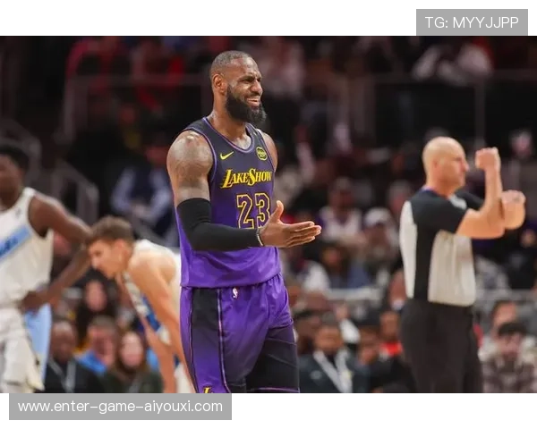 詹姆斯在球迷问答中耐心解答篮球基础，教学范例被学习